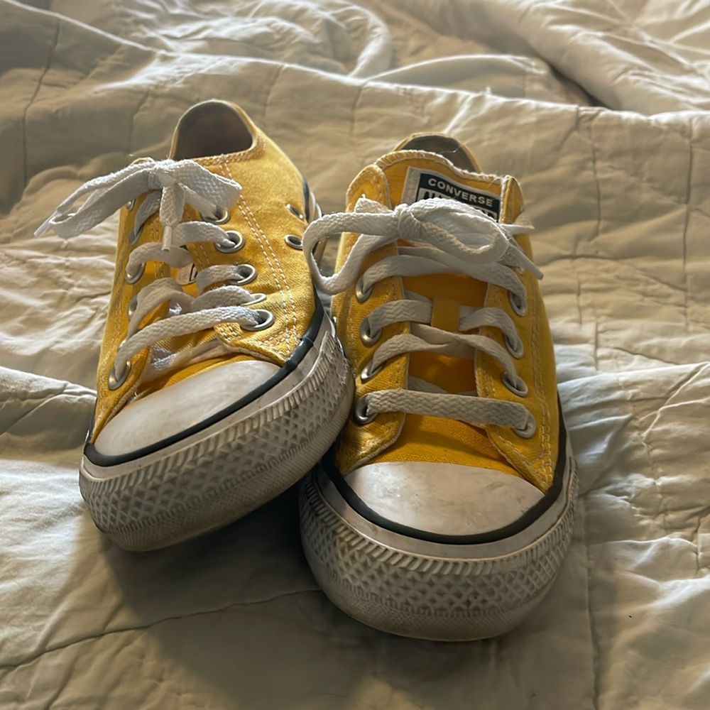 GUC yellow converse